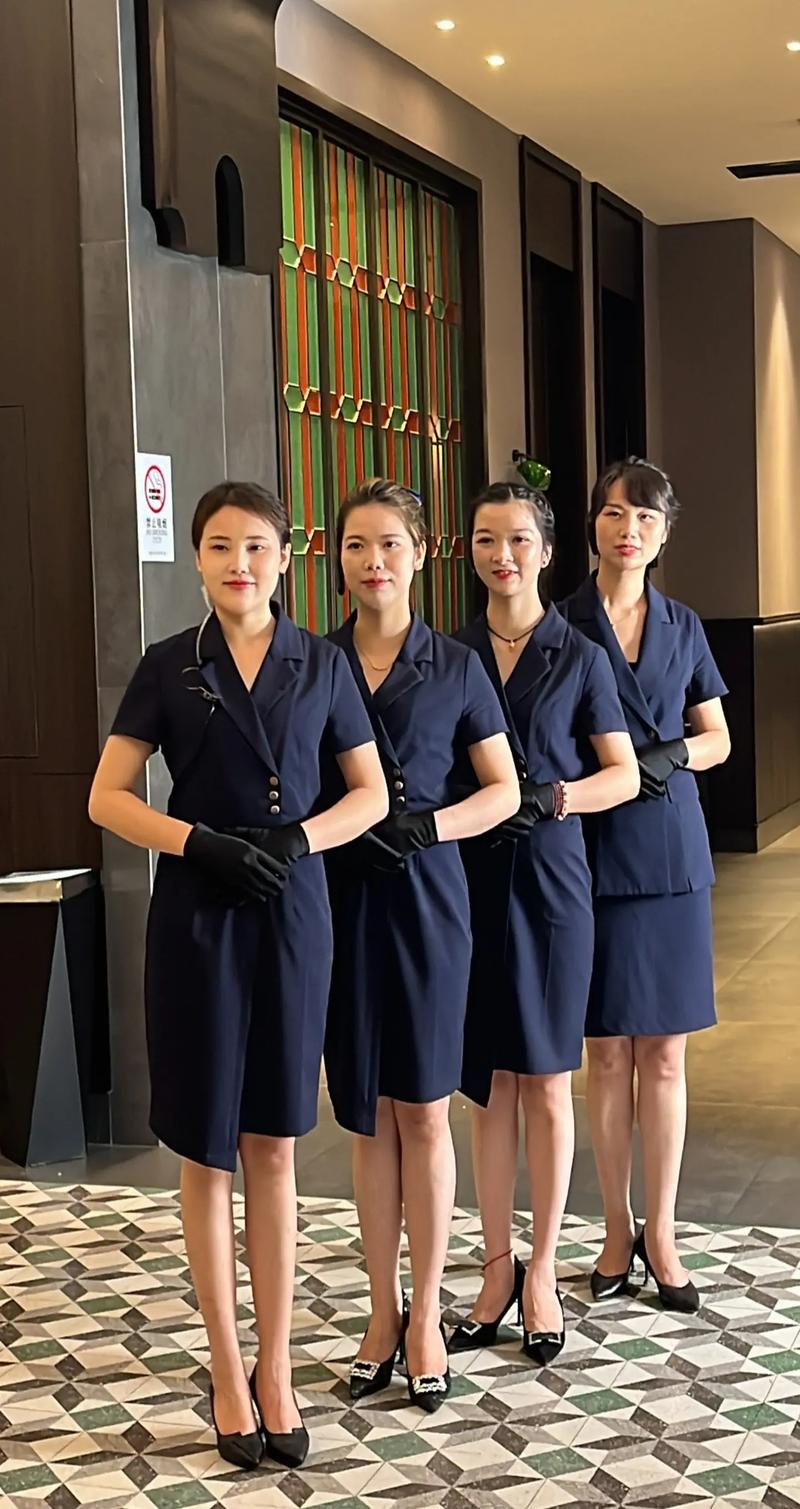 餐饮团队礼仪服务 一群人一条心，坚持走好餐饮路