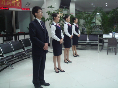 嘉弘传媒 全方位专业服务，打造卓越礼仪模特演艺体验