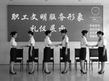 文明之仪，服务之礼——集中展示现代礼仪服务的核心内涵与实践价值